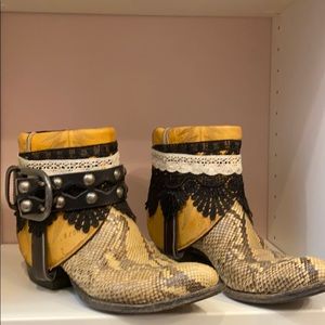 Tony Lama Yellow Snakeskin Vintage "Canty" boots